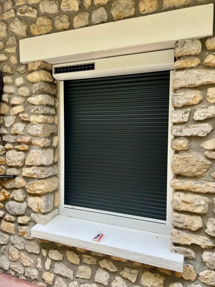 Pose de volets près de Pithiviers